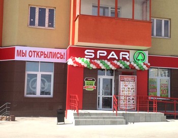 Оформление фасада магазина SPAR